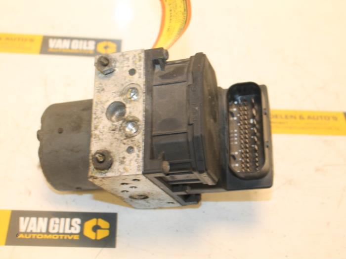 Gebruikte ABS Pomp Ford Mondeo III 1.8 16V Prijs € 25,00 Margeregeling aangeboden door Van Gils Automotive