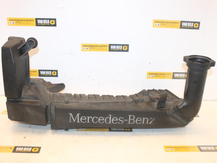 Gebruikte Luchtfilterhuis Mercedes C (W203) 2.0 C-180 16V Prijs € 55,00 Margeregeling aangeboden door Van Gils Automotive
