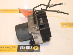 Gebruikte ABS Pomp Ford Mondeo III Wagon 2.0 TDCi 115 16V Prijs € 30,00 Margeregeling aangeboden door Van Gils Automotive