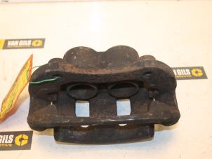 Gebruikte Remklauw (Tang) rechts-voor Ford Transit 2.0 TDdi 16V Prijs € 70,00 Margeregeling aangeboden door Van Gils Automotive