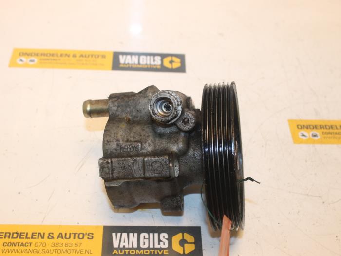 Stuurbekrachtiging Pomp van een Mitsubishi Space Star (DG) 1.9 DI-D 2003