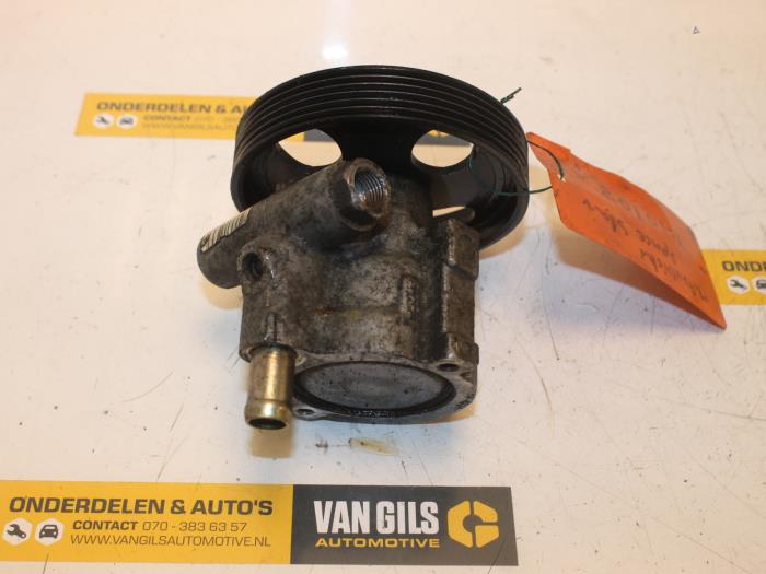 Stuurbekrachtiging Pomp van een Mitsubishi Space Star (DG) 1.9 DI-D 2003
