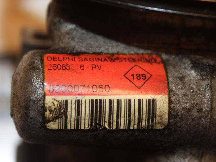 Stuurbekrachtiging Pomp van een Mitsubishi Space Star (DG) 1.9 DI-D 2003