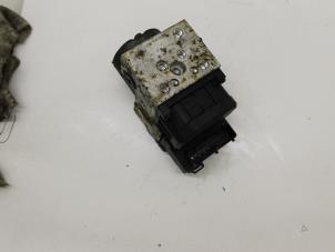 Gebruikte ABS Pomp Renault Espace (JE) 3.0 V6 24V Grand Espace Prijs € 75,00 Margeregeling aangeboden door Van Gils Automotive