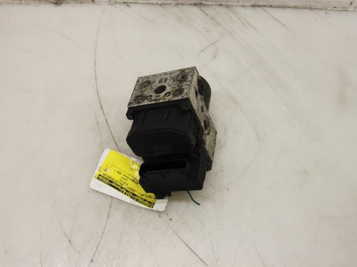 Gebruikte ABS Pomp Opel Zafira (F75) 2.0 DI 16V Prijs € 25,00 Margeregeling aangeboden door Van Gils Automotive