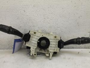 Gebruikte Licht + Raw Schakelaar Hyundai Trajet 2.0 CRDi 16V Prijs € 50,00 Margeregeling aangeboden door Van Gils Automotive