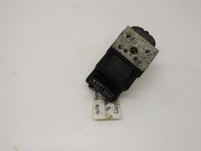 Gebruikte ABS Pomp Alfa Romeo 156 (932) 1.6 Twin Spark 16V Prijs € 25,00 Margeregeling aangeboden door Van Gils Automotive