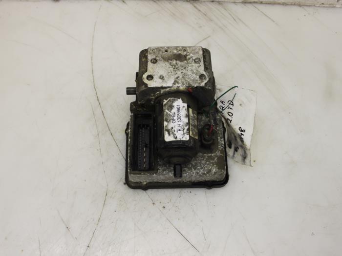 ABS Pomp van een Opel Vectra B Caravan (31) 2.0 Di 16V 1998