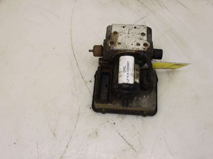 Gebruikte ABS Pomp Opel Vectra B Caravan (31) 2.0 Di 16V Prijs € 25,00 Margeregeling aangeboden door Van Gils Automotive