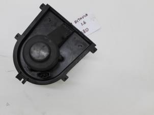 Gebruikte Chaufage Ventilatiemotor Skoda Octavia Combi (1U5) 1.6 GLX Prijs € 45,00 Margeregeling aangeboden door Van Gils Automotive