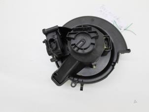 Gebruikte Chaufage Ventilatiemotor Opel Astra G (F08/48) 2.2 DTi 16V Prijs € 45,00 Margeregeling aangeboden door Van Gils Automotive