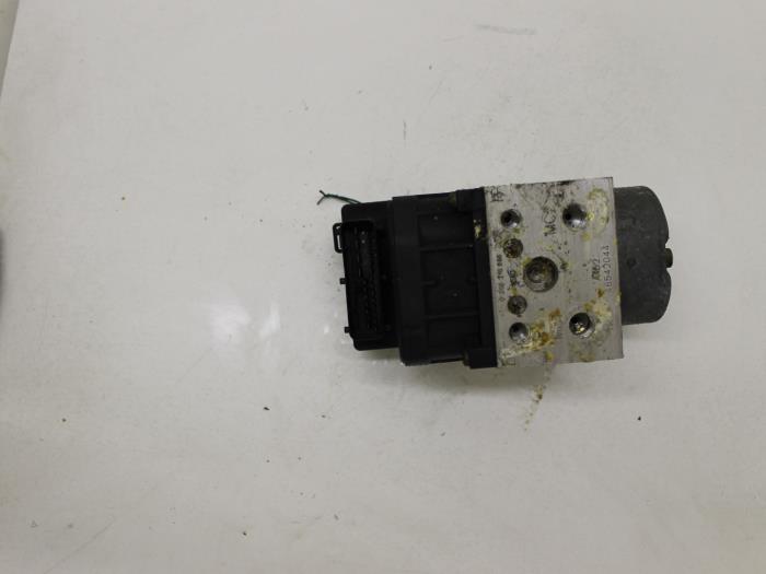 Gebruikte ABS Pomp Alfa Romeo 146 (930B) 1.4 Twin Spark 16V Prijs € 25,00 Margeregeling aangeboden door Van Gils Automotive
