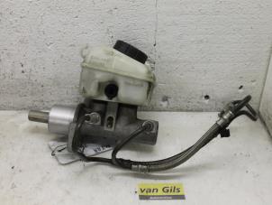 Gebruikte Hoofdremcilinder Opel Astra G (F07) 2.0 16V Turbo OPC Prijs € 75,00 Margeregeling aangeboden door Van Gils Automotive