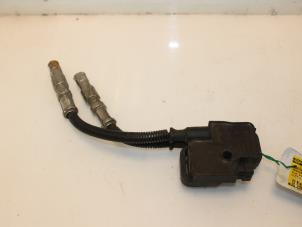 Gebruikte Bobine Mercedes ML I (163) 430 4.3 V8 24V Autom. Prijs € 30,00 Margeregeling aangeboden door Van Gils Automotive