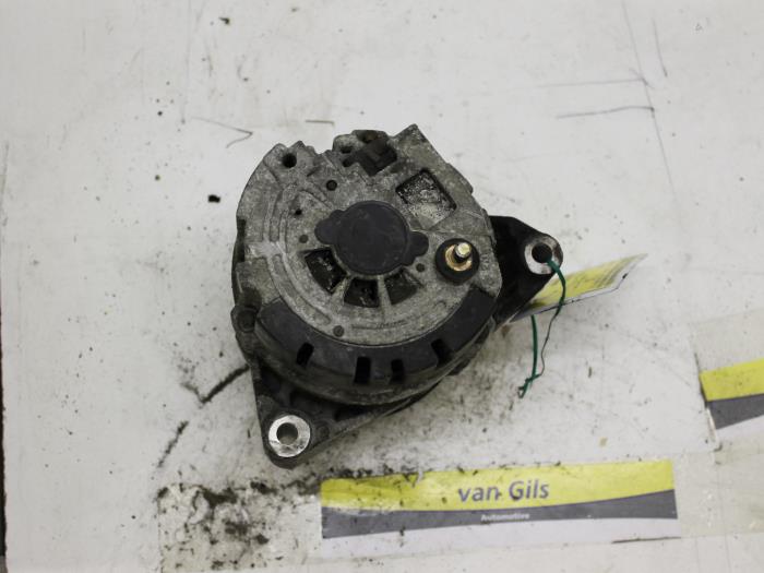 Dynamo van een SsangYong Musso 2.9TD 1999
