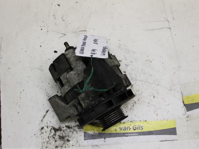 Dynamo van een SsangYong Musso 2.9TD 1999