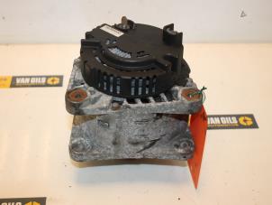 Gebruikte Dynamo Opel Movano Combi 2.5 DTI Prijs € 75,00 Margeregeling aangeboden door Van Gils Automotive