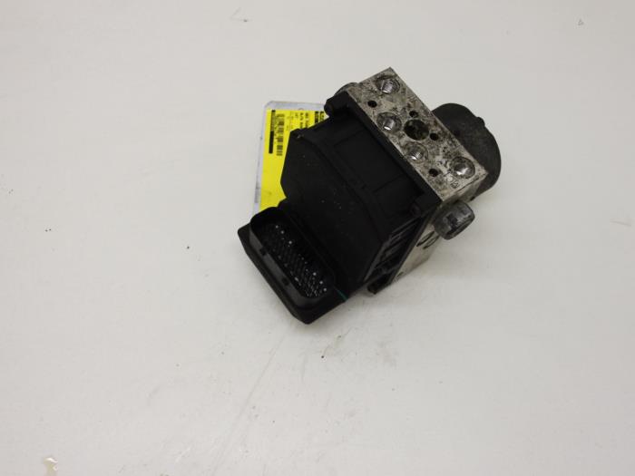 Gebruikte ABS Pomp Alfa Romeo 147 (937) 1.9 JTD 115 Prijs € 25,00 Margeregeling aangeboden door Van Gils Automotive