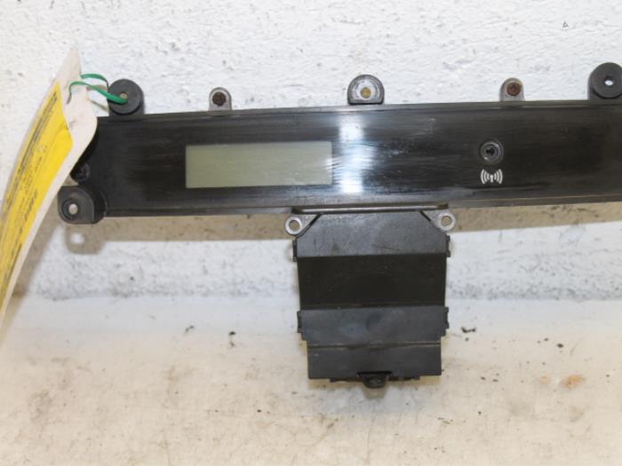 Gebruikte Display Interieur Ssang Yong Rexton 2.7 Xdi RX/RJ 270 16V Prijs € 35,00 Margeregeling aangeboden door Van Gils Automotive