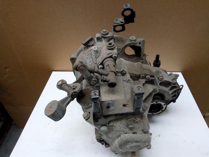 Versnellingsbak van een Skoda Fabia (6Y2) 1.4i 2000