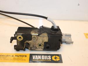 Gebruikte Deurslot Mechaniek 4Deurs rechts-achter Peugeot 407 SW (6E) 3.0 V6 24V VVT Prijs € 50,00 Margeregeling aangeboden door Van Gils Automotive