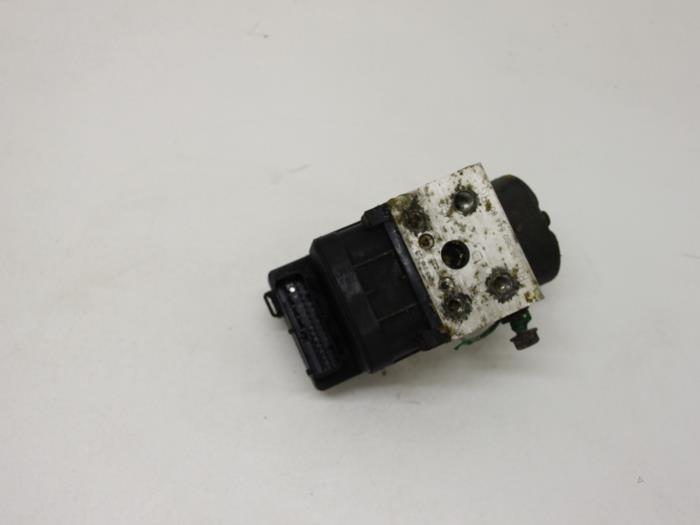 Gebruikte ABS Pomp Peugeot 306 Break (7E) 1.8i 16V Prijs € 25,00 Margeregeling aangeboden door Van Gils Automotive