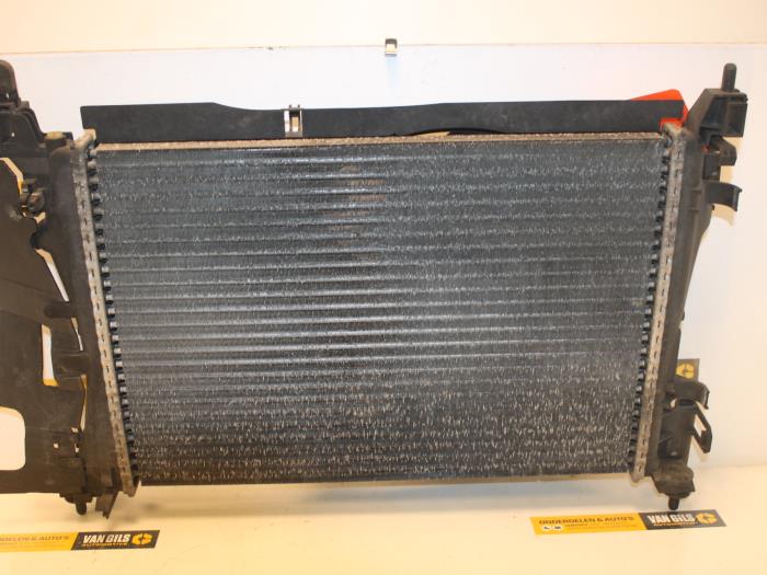 Gebruikte Radiateur Fiat Grande Punto (199) 1.4 16V Prijs € 24,00 Margeregeling aangeboden door Van Gils Automotive