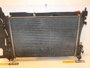 Gebruikte Radiateur Fiat Grande Punto (199) 1.4 16V Prijs € 24,00 Margeregeling aangeboden door Van Gils Automotive