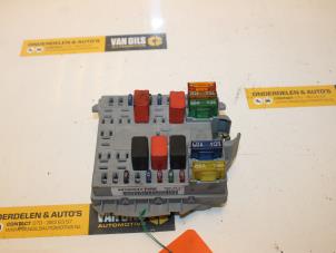 Gebruikte Zekeringkast Fiat Punto II (188) 1.2 60 S 3-Drs. Prijs € 75,00 Margeregeling aangeboden door Van Gils Automotive