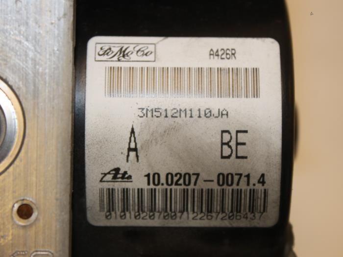 ABS Pomp van een Ford C-Max (DM2) 1.6 16V 2007