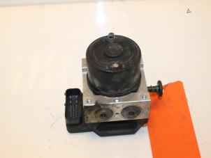 Gebruikte ABS Pomp Kia Carnival 2 (FIB/FLD) 2.5 V6 24V Prijs € 75,00 Margeregeling aangeboden door Van Gils Automotive