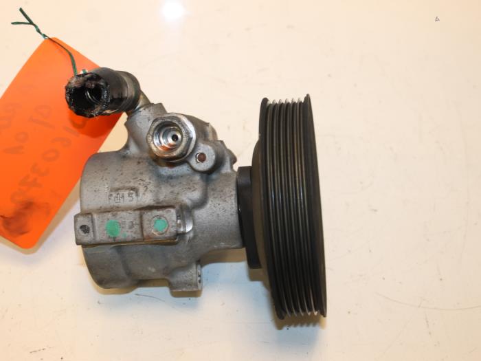Gebruikte Servopomp Alfa Romeo 147 (937) 1.6 HP Twin Spark 16V Prijs € 60,00 Margeregeling aangeboden door Van Gils Automotive