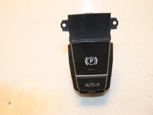 Gebruikte Handrem schakelaar BMW 5 serie Gran Turismo (F07) 535d 24V Prijs € 33,00 Margeregeling aangeboden door Van Gils Automotive