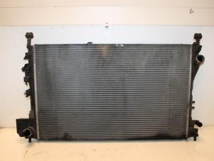 Gebruikte Radiateur Opel Signum (F48) 3.0 CDTI V6 24V Prijs € 65,00 Margeregeling aangeboden door Van Gils Automotive