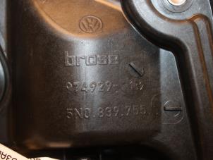 Gebruikte Ruitmechaniek 4Deurs links-achter Volkswagen Tiguan (5N1/2) 2.0 TDI 16V 4Motion Prijs € 91,96 Inclusief btw aangeboden door Van Gils Automotive