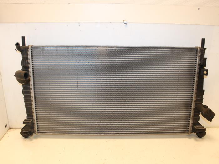 Gebruikte Radiateur Mazda 3 Sport (BK) 1.6 CiTD 16V Prijs € 65,00 Margeregeling aangeboden door Van Gils Automotive
