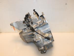 Gebruikte Versnellingsbak Opel Karl 1.0 12V Prijs € 599,00 Margeregeling aangeboden door Van Gils Automotive