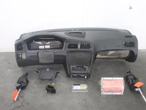 Gebruikte Module + Airbag Set Volvo V70 (SW) 2.4 D5 20V Prijs € 589,99 Margeregeling aangeboden door Van Gils Automotive
