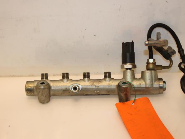 Gebruikte Common rail (Injectie) Opel Astra H SW (L35) 1.7 CDTi 16V Prijs € 50,00 Margeregeling aangeboden door Van Gils Automotive