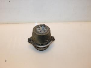 Gebruikte Motorsteun Porsche Cayenne (9PA) 4.5 V8 32V Turbo Prijs € 35,00 Margeregeling aangeboden door Van Gils Automotive