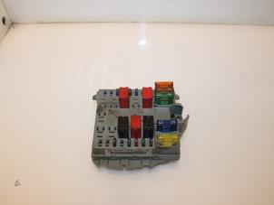 Gebruikte Zekeringkast Fiat Punto II (188) 1.2 60 S 3-Drs. Prijs € 75,00 Margeregeling aangeboden door Van Gils Automotive