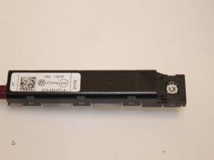 Gebruikte Antenne Volkswagen Touran (5T1) 1.6 TDI SCR BlueMotion Technology Prijs € 36,30 Inclusief btw aangeboden door Van Gils Automotive