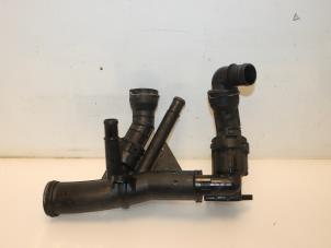 Gebruikte Thermostaathuis Volkswagen Golf Sportsvan (AUVS) 2.0 TDI 150 16V Prijs € 36,30 Inclusief btw aangeboden door Van Gils Automotive