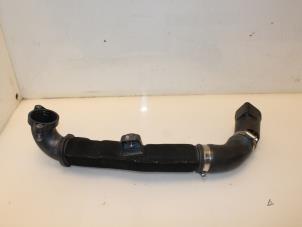 Gebruikte Intercooler Buis Volkswagen Touran (5T1) 1.6 TDI SCR BlueMotion Technology Prijs € 38,72 Inclusief btw aangeboden door Van Gils Automotive