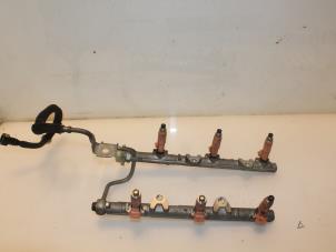 Gebruikte Injector brug Lexus RX (L2) 400h V6 24V VVT-i 4x4 Prijs € 50,00 Margeregeling aangeboden door Van Gils Automotive