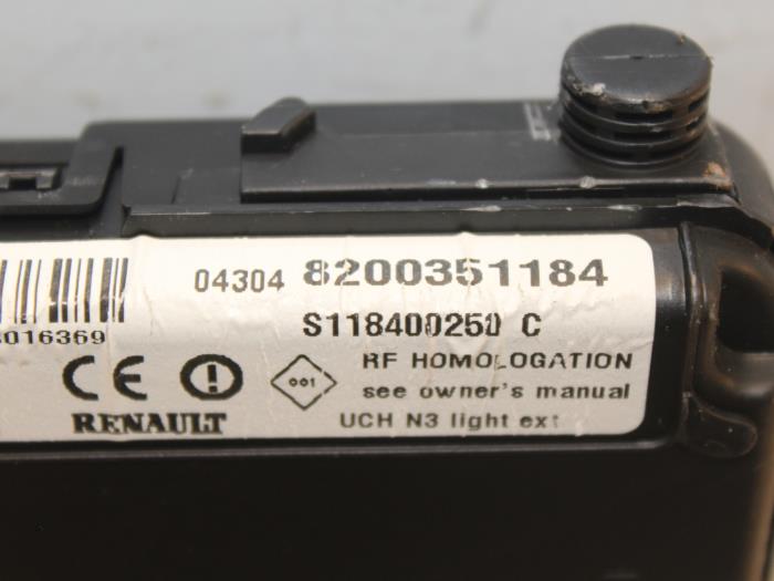 Computer Body Control van een Renault Scénic II (JM) 1.6 16V 2005