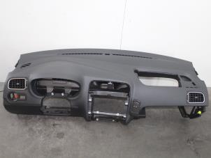 Gebruikte Dashboard Volkswagen Polo V (6R) 1.2 TDI 12V BlueMotion Prijs € 110,00 Margeregeling aangeboden door Van Gils Automotive