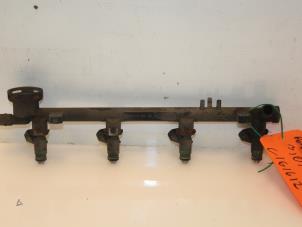 Gebruikte Injector brug Renault Laguna II (BG) 1.8 16V Prijs € 50,00 Margeregeling aangeboden door Van Gils Automotive