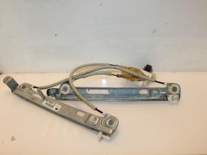 Gebruikte Ruitmechaniek 4Deurs rechts-voor Dodge Caliber 2.0 16V Prijs € 77,00 Margeregeling aangeboden door Van Gils Automotive