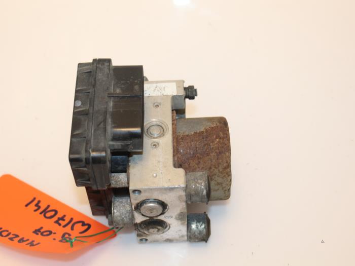 ABS Pomp van een Mazda 6 Sportbreak (GY19/89)  2007
